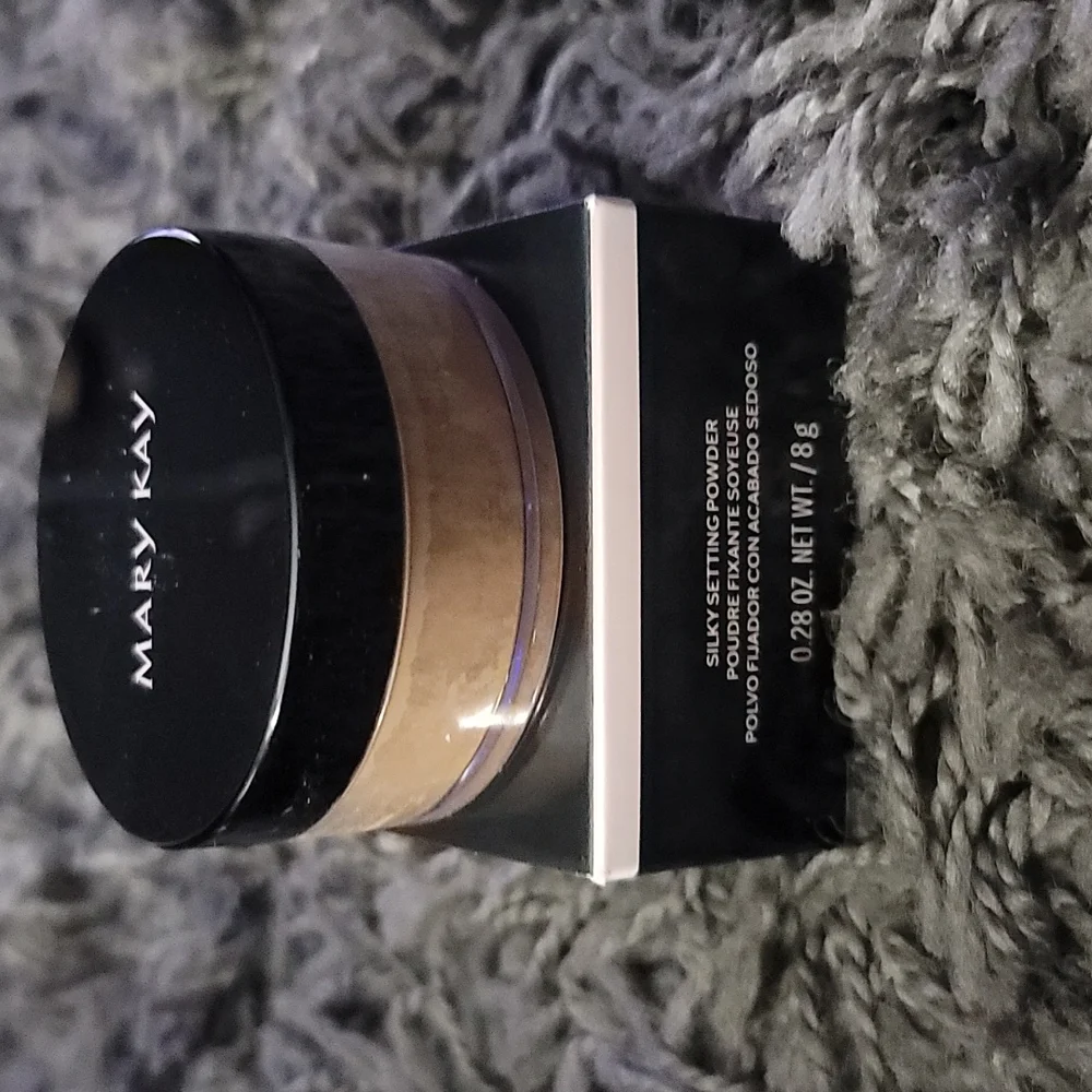 🤎NIB Mary Kay Silky Setting Powder: Deep Beige🤎